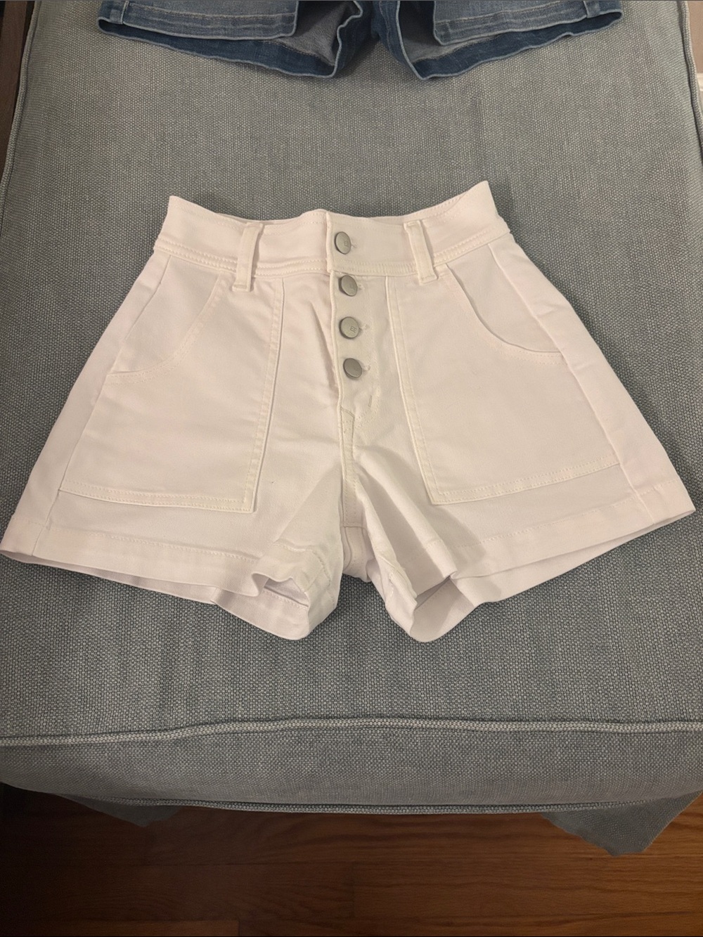 Evereve shorts with buttons